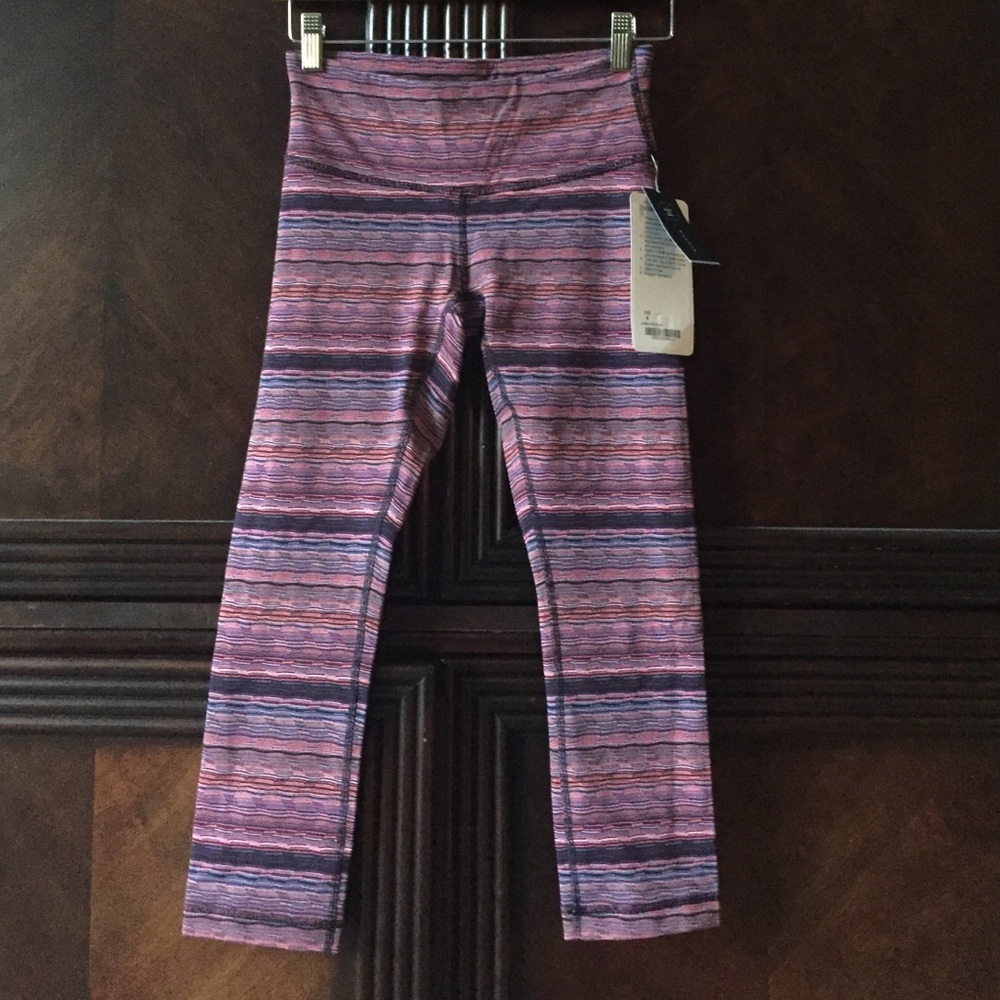 Lululemon Wunder Under Crop III size 4 EUC